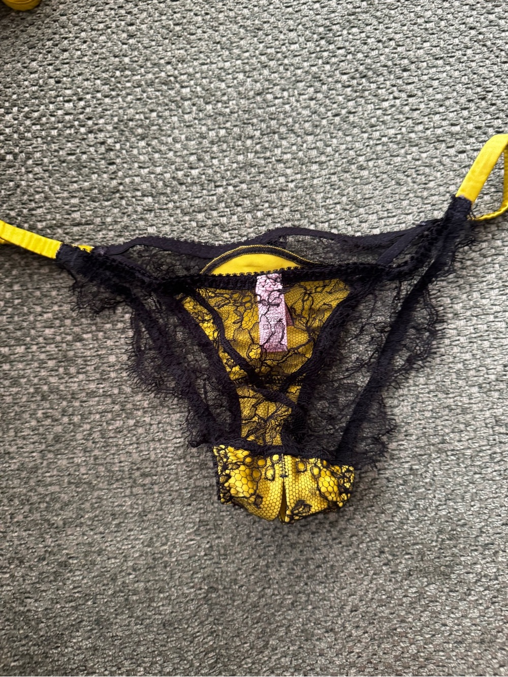 Agent Provocateur Yellow Lace and Black Trim Lingerie Set - Picture 10 of 13